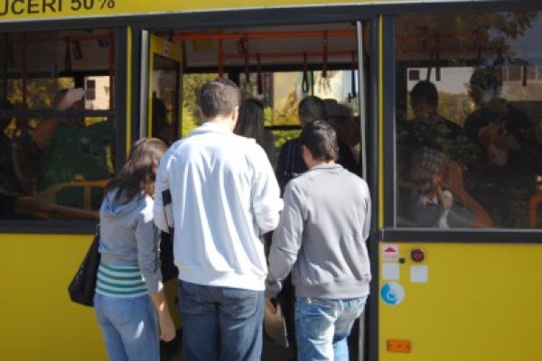 O femeie a căzut în autobuz, pe linia 40